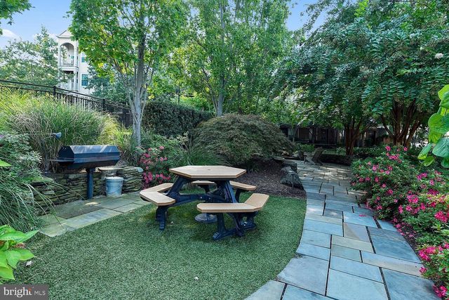 2408 GARNETT DR, Alexandria, VA 22311