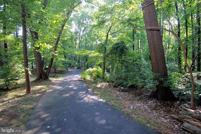 2408 GARNETT DR, Alexandria, VA 22311