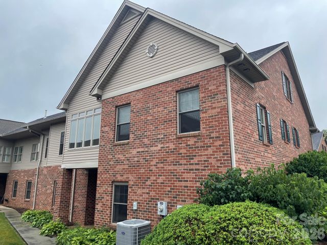 513 26th Avenue NE, Hickory, NC 28601