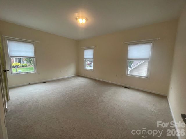 513 26th Avenue NE, Hickory, NC 28601
