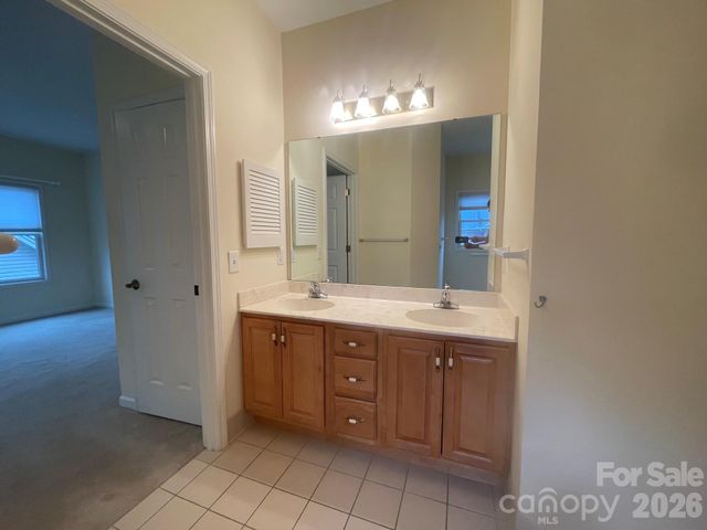 513 26th Avenue NE, Hickory, NC 28601