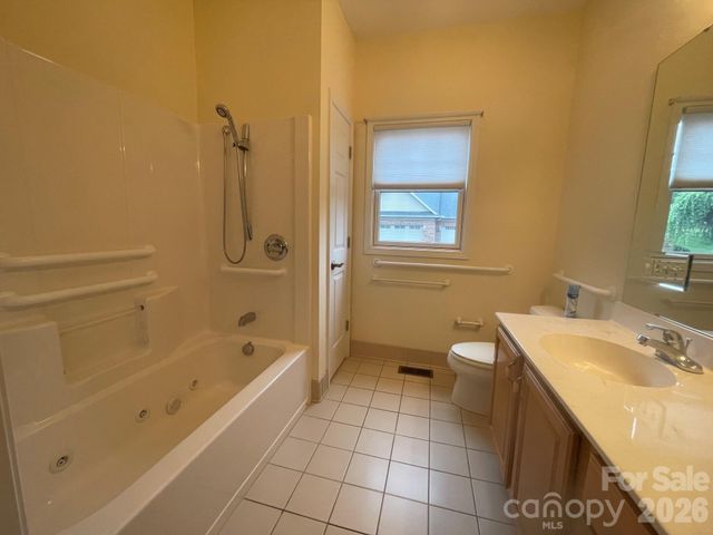 513 26th Avenue NE, Hickory, NC 28601