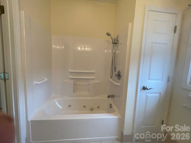 513 26th Avenue NE, Hickory, NC 28601