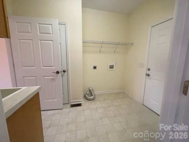 513 26th Avenue NE, Hickory, NC 28601
