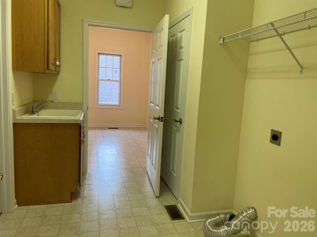 513 26th Avenue NE, Hickory, NC 28601