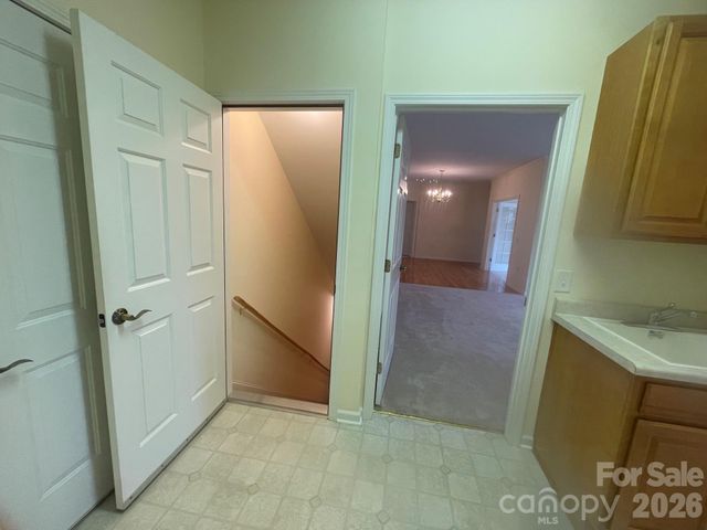 513 26th Avenue NE, Hickory, NC 28601