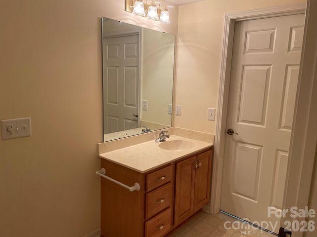 513 26th Avenue NE, Hickory, NC 28601