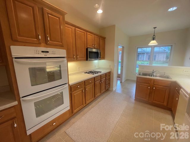 513 26th Avenue NE, Hickory, NC 28601