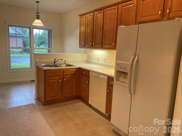 513 26th Avenue NE, Hickory, NC 28601