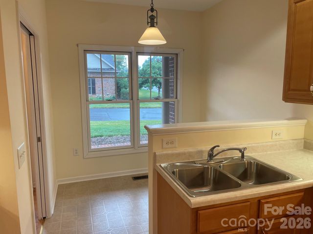 513 26th Avenue NE, Hickory, NC 28601
