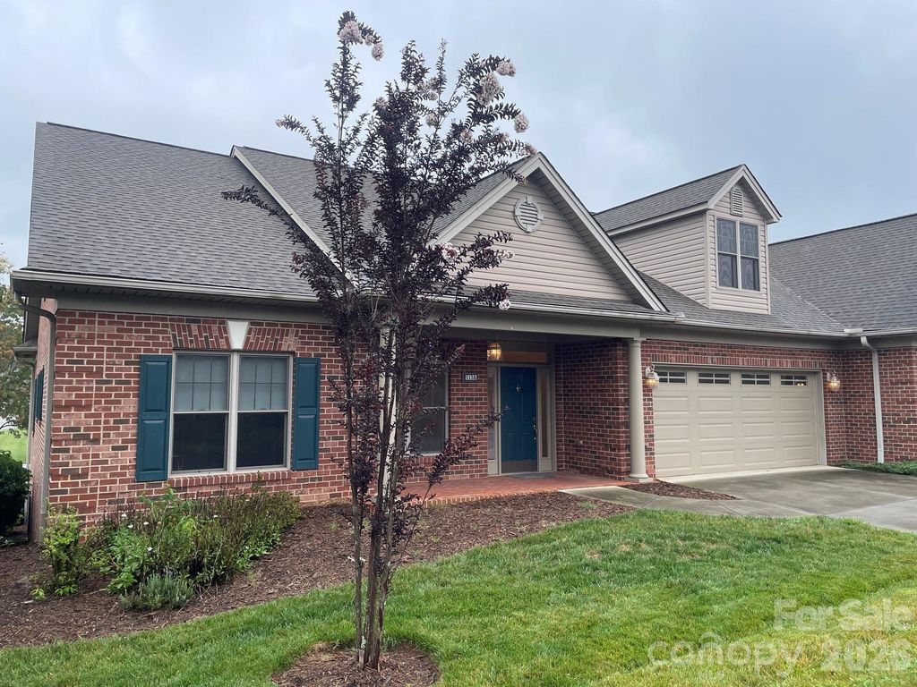 513 26th Avenue NE, Hickory, NC 28601