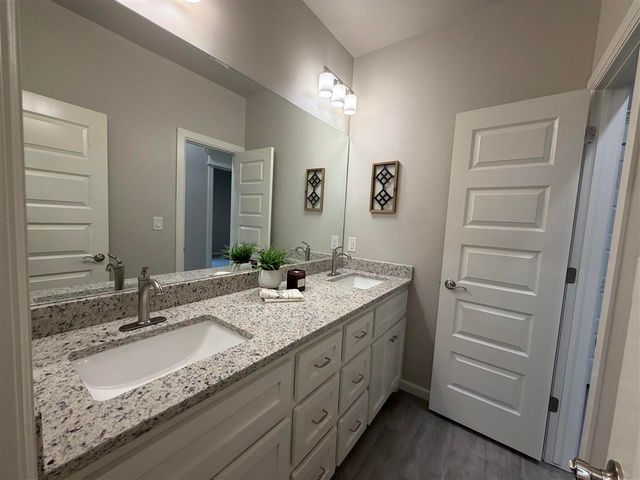 2606 SW 68th St, Lawton, OK 73505