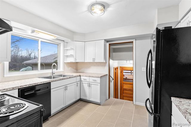 6079 Lennon Road, Swartz Creek, MI 48473