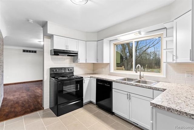 6079 Lennon Road, Swartz Creek, MI 48473