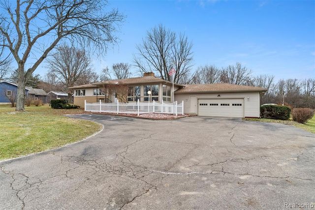 6079 Lennon Road, Swartz Creek, MI 48473