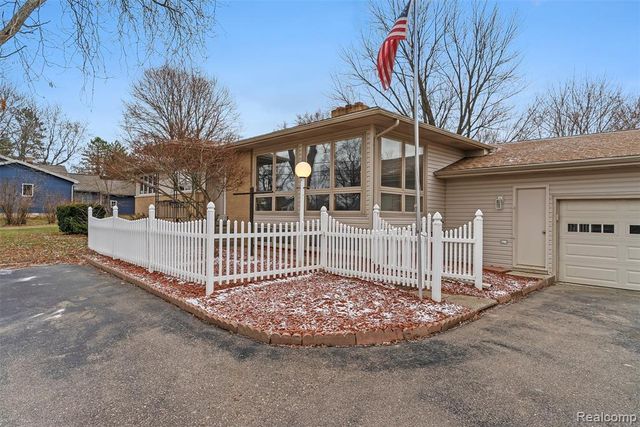 6079 Lennon Road, Swartz Creek, MI 48473