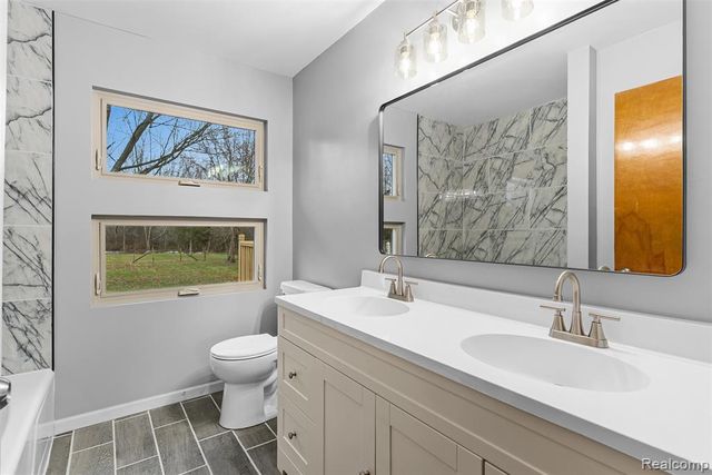 6079 Lennon Road, Swartz Creek, MI 48473