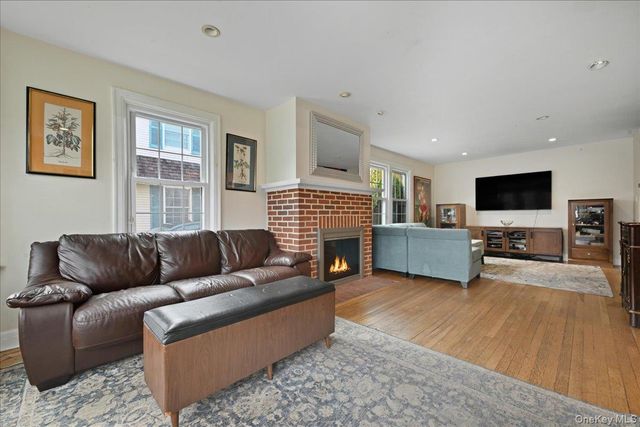 143 Bromleigh Road, Stewart Manor, NY 11530