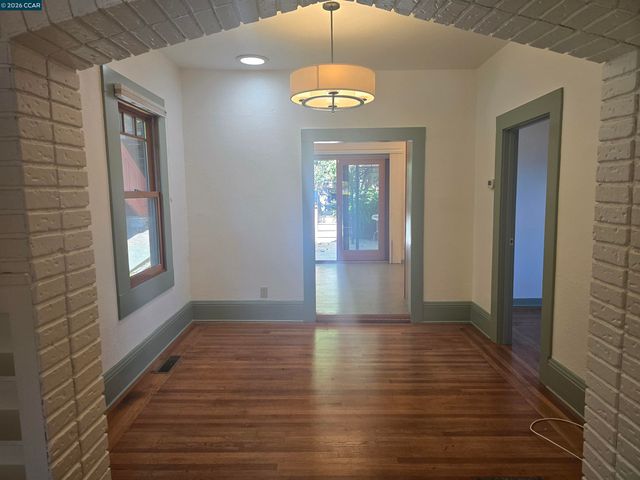 236 Castro St, Richmond, CA 94801