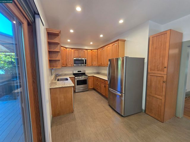 236 Castro St, Richmond, CA 94801