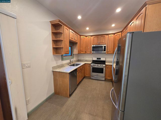 236 Castro St, Richmond, CA 94801