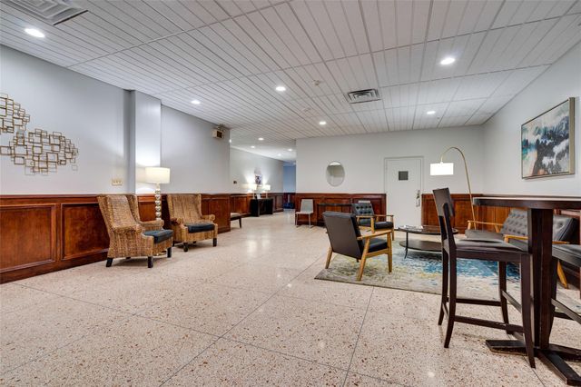 1800 Lavaca ST A214, Austin, TX 78701