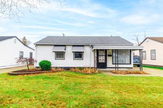 3256 S Stella Court, Trenton, MI 48183