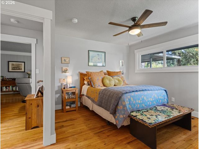 6025 CARMAN Dr, Lake Oswego, OR 97035