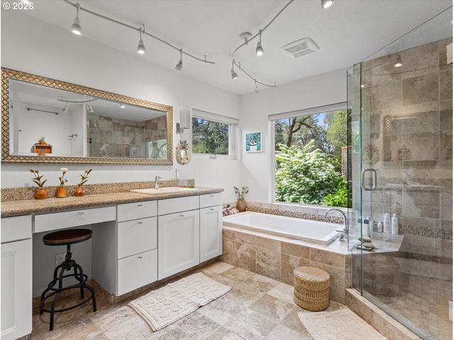 6025 CARMAN Dr, Lake Oswego, OR 97035