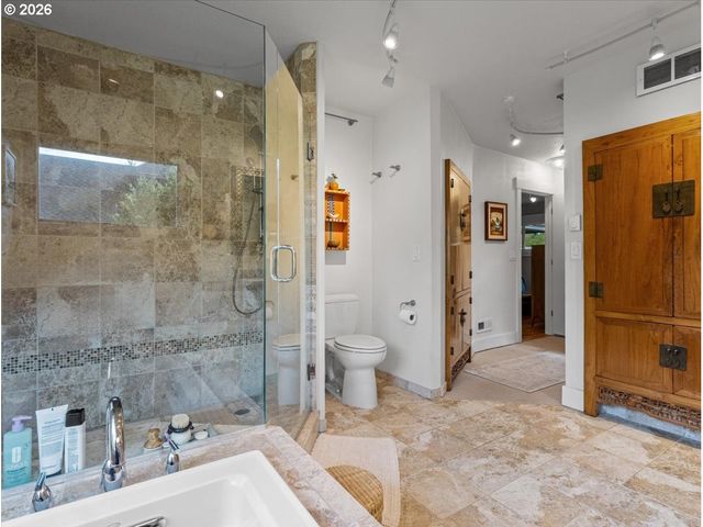 6025 CARMAN Dr, Lake Oswego, OR 97035