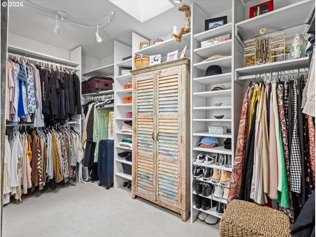 6025 CARMAN Dr, Lake Oswego, OR 97035