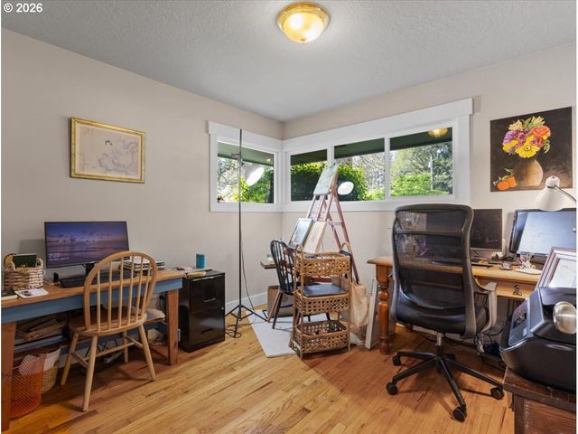 6025 CARMAN Dr, Lake Oswego, OR 97035