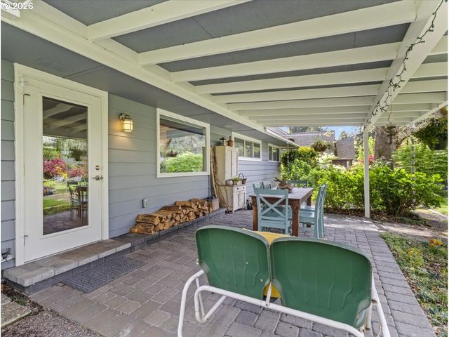 6025 CARMAN Dr, Lake Oswego, OR 97035