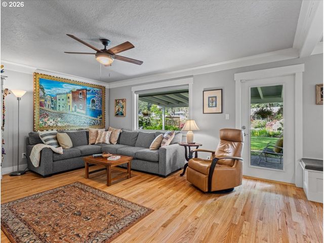 6025 CARMAN Dr, Lake Oswego, OR 97035