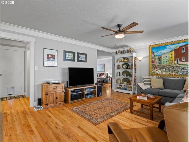 6025 CARMAN Dr, Lake Oswego, OR 97035