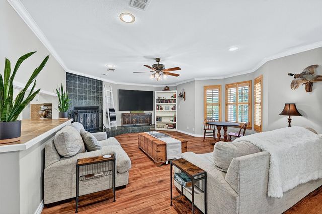 1246 Kiowa Drive W, Lake Kiowa, TX 76240