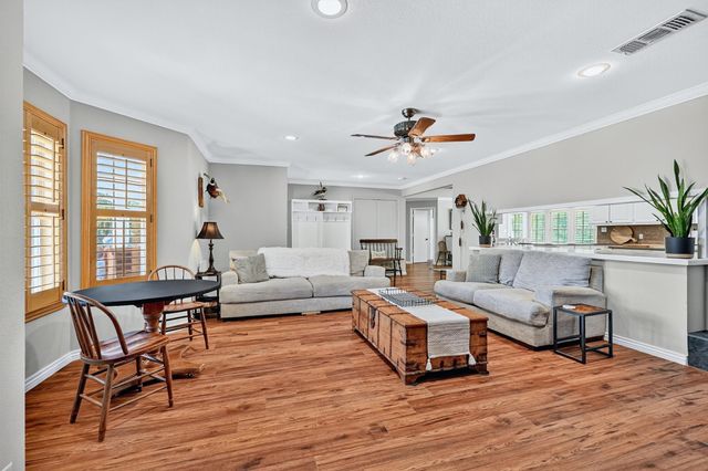 1246 Kiowa Drive W, Lake Kiowa, TX 76240