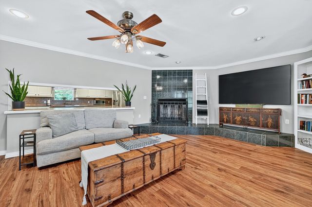 1246 Kiowa Drive W, Lake Kiowa, TX 76240