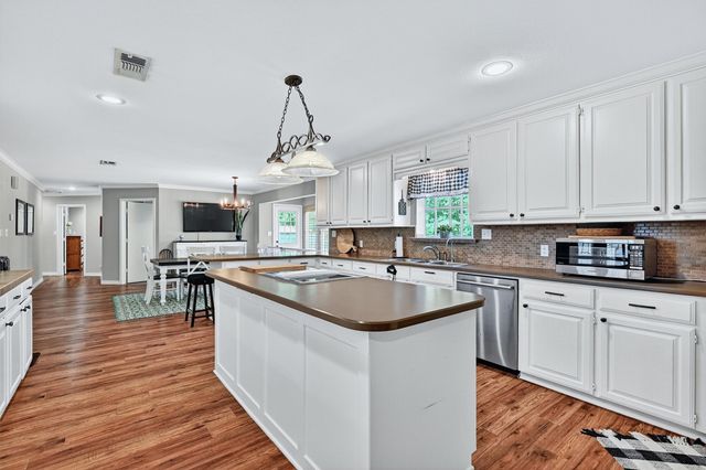 1246 Kiowa Drive W, Lake Kiowa, TX 76240