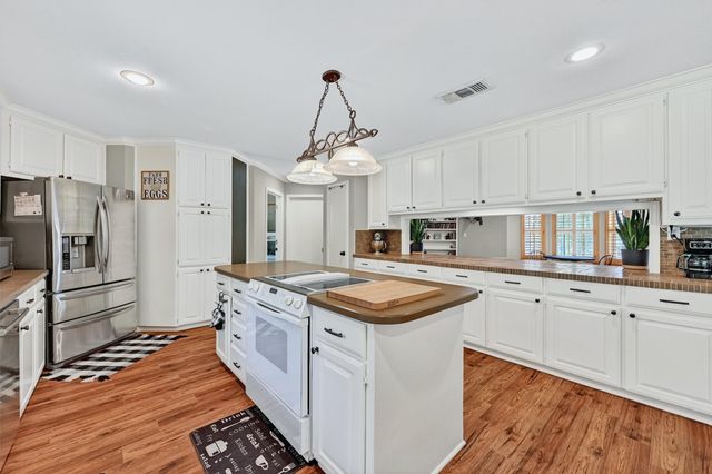 1246 Kiowa Drive W, Lake Kiowa, TX 76240