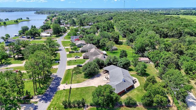 1246 Kiowa Drive W, Lake Kiowa, TX 76240
