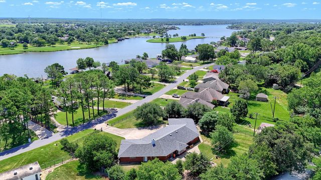 1246 Kiowa Drive W, Lake Kiowa, TX 76240