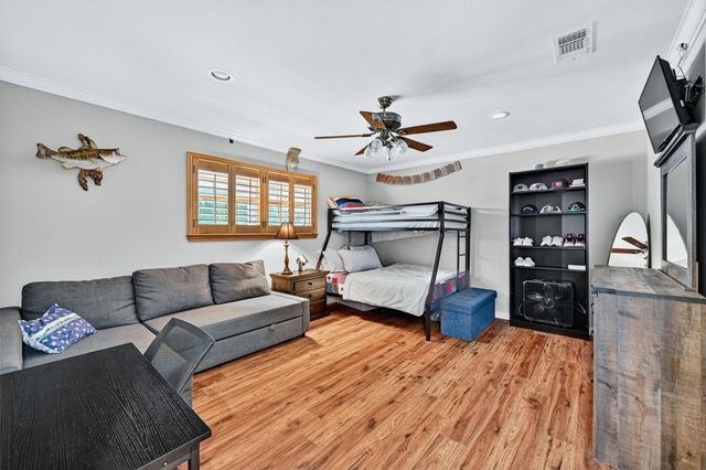 1246 Kiowa Drive W, Lake Kiowa, TX 76240