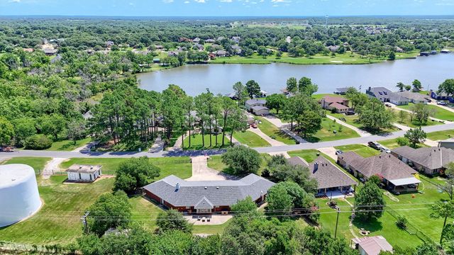 1246 Kiowa Drive W, Lake Kiowa, TX 76240