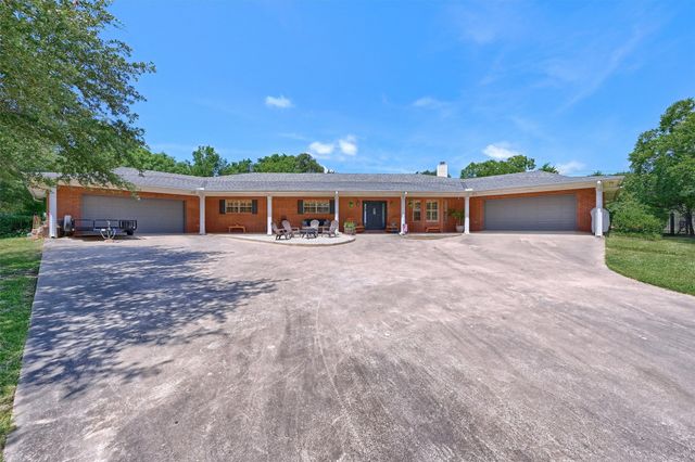 1246 Kiowa Drive W, Lake Kiowa, TX 76240