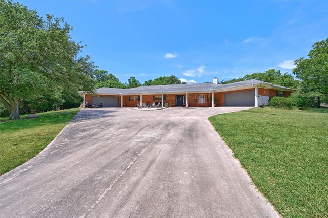 1246 Kiowa Drive W, Lake Kiowa, TX 76240