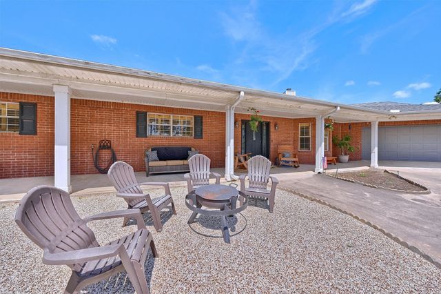 1246 Kiowa Drive W, Lake Kiowa, TX 76240