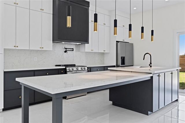 2608 E Conroe Road, Edinburg, TX 78542