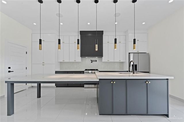 2608 E Conroe Road, Edinburg, TX 78542