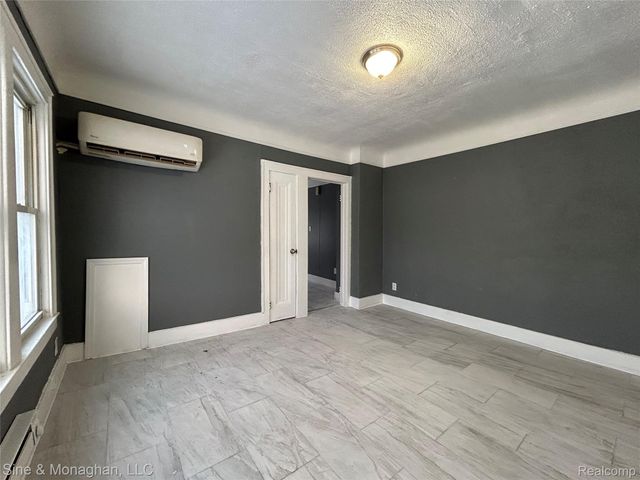 12890 Sussex Street, Detroit, MI 48227